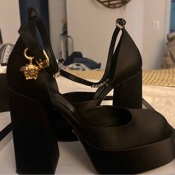 Versace Medusa Aevitas Single Platform pumps - Picture 6 of 9